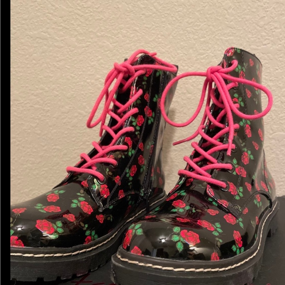 Betsey Johnson Elite Floral Combat Boot Size 7